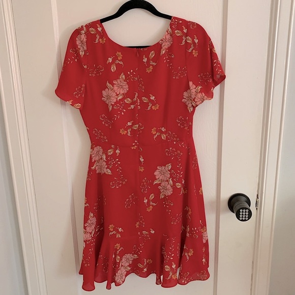 Red Floral Mini Dress with Flutter Sleeves & Ruffle Hem by BB Dakota - Size 6 - Picture 9 of 14